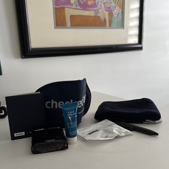 Navy Blue AWAY Collaboration with United Airlines Travel Bag with Accessories - Picture 3 of 5